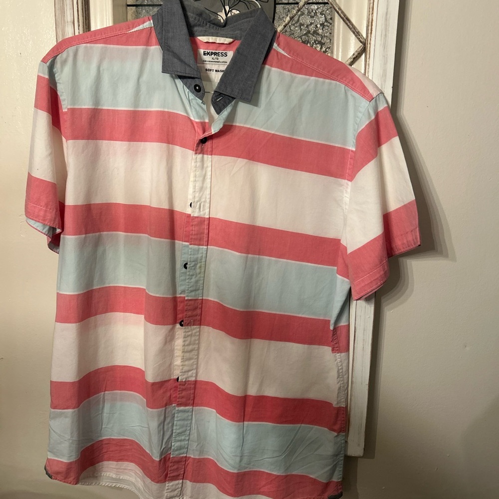 EUC! Express Soft Wash Men Shirt size XL Blue/pink